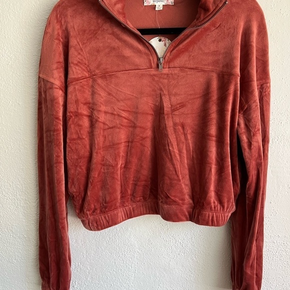 Pink Republic Woman Pullover Sweatshirt, Size Small - Picture 2 of 6